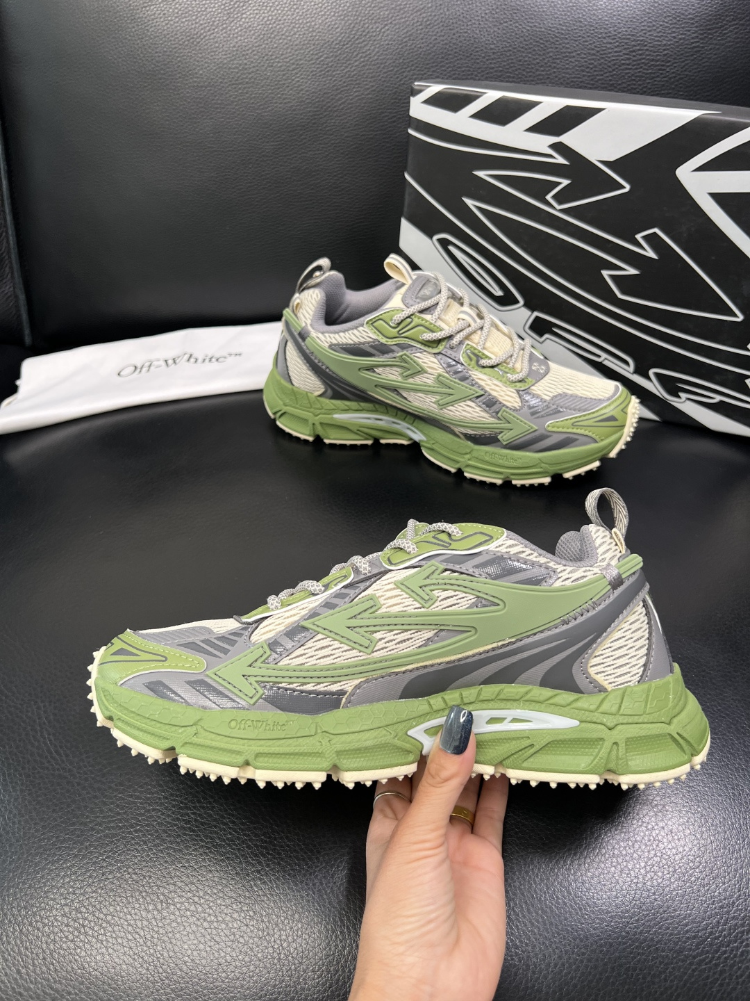 off-white 高品质 顶级工艺品 专柜同步原厂配置，鞋面意大利进口面料，进口水染牛皮垫网里柔软舒适