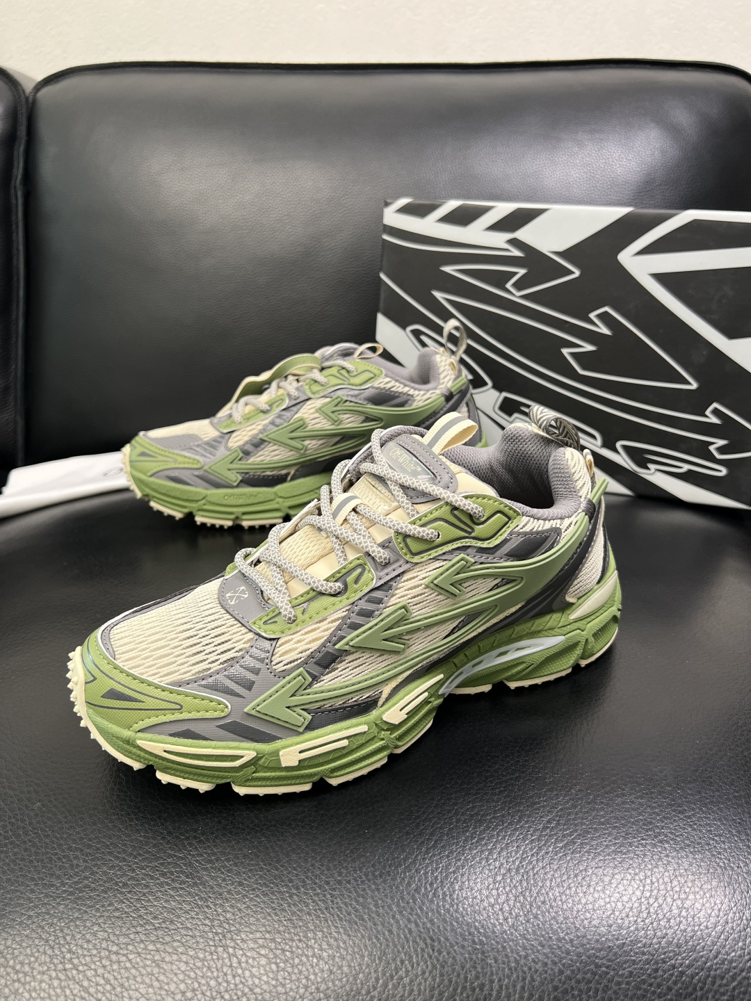 off-white 高品质 顶级工艺品 专柜同步原厂配置，鞋面意大利进口面料，进口水染牛皮垫网里柔软舒适