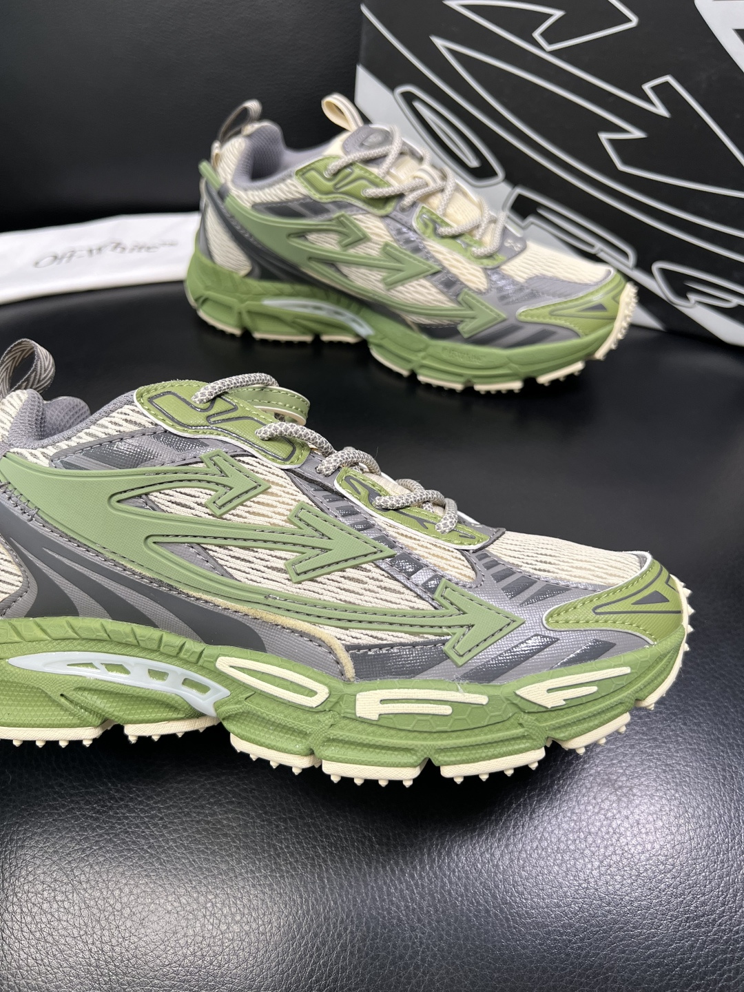 off-white 高品质 顶级工艺品 专柜同步原厂配置，鞋面意大利进口面料，进口水染牛皮垫网里柔软舒适