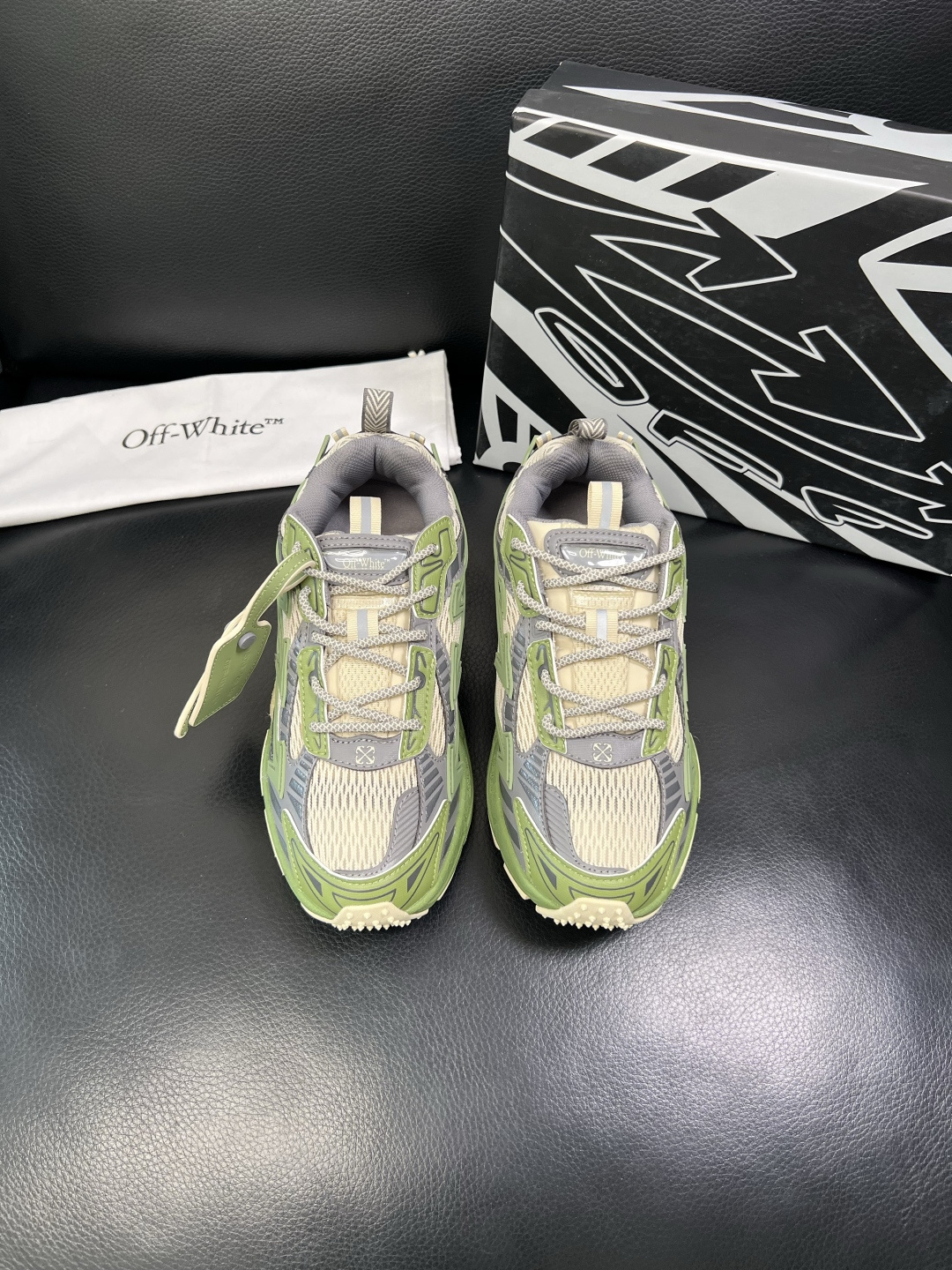 off-white 高品质 顶级工艺品 专柜同步原厂配置，鞋面意大利进口面料，进口水染牛皮垫网里柔软舒适