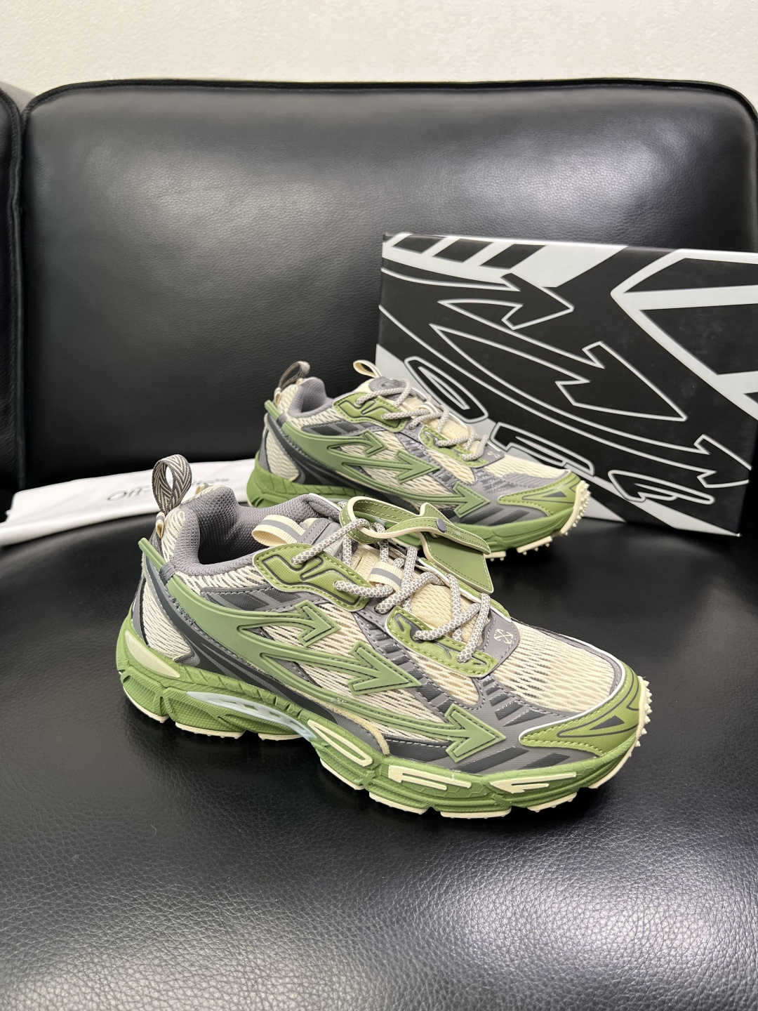 off-white 高品质 顶级工艺品 专柜同步原厂配置，鞋面意大利进口面料，进口水染牛皮垫网里柔软舒适