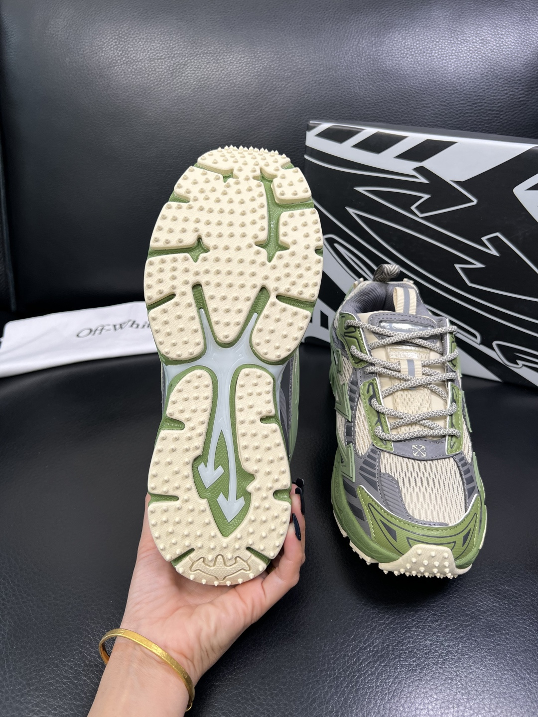 off-white 高品质 顶级工艺品 专柜同步原厂配置，鞋面意大利进口面料，进口水染牛皮垫网里柔软舒适