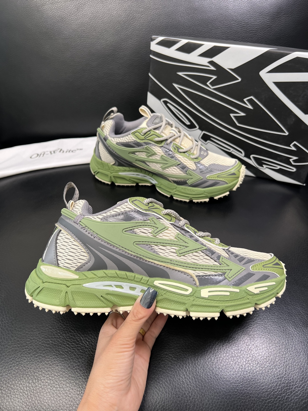 off-white 高品质 顶级工艺品 专柜同步原厂配置，鞋面意大利进口面料，进口水染牛皮垫网里柔软舒适