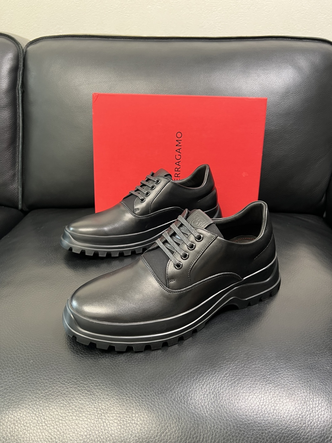 Ferragamo 高品质 顶级工艺品 菲拉格慕 专柜同步发售原厂配置，意大利进口原版牛皮，进口水染牛里