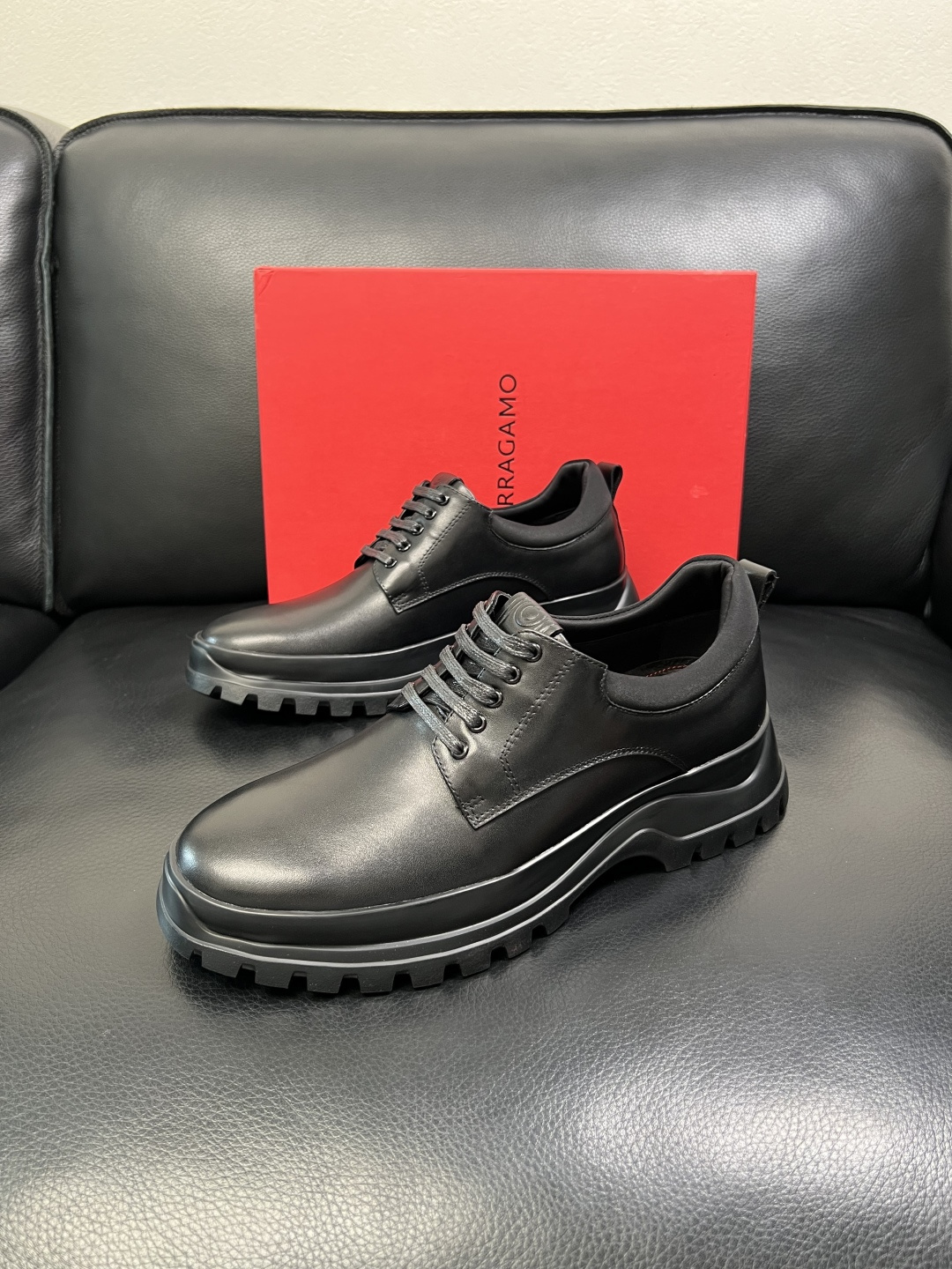 Ferragamo 高品质 顶级工艺品 菲拉格慕 专柜同步发售原厂配置，意大利进口原版牛皮，进口水染牛里