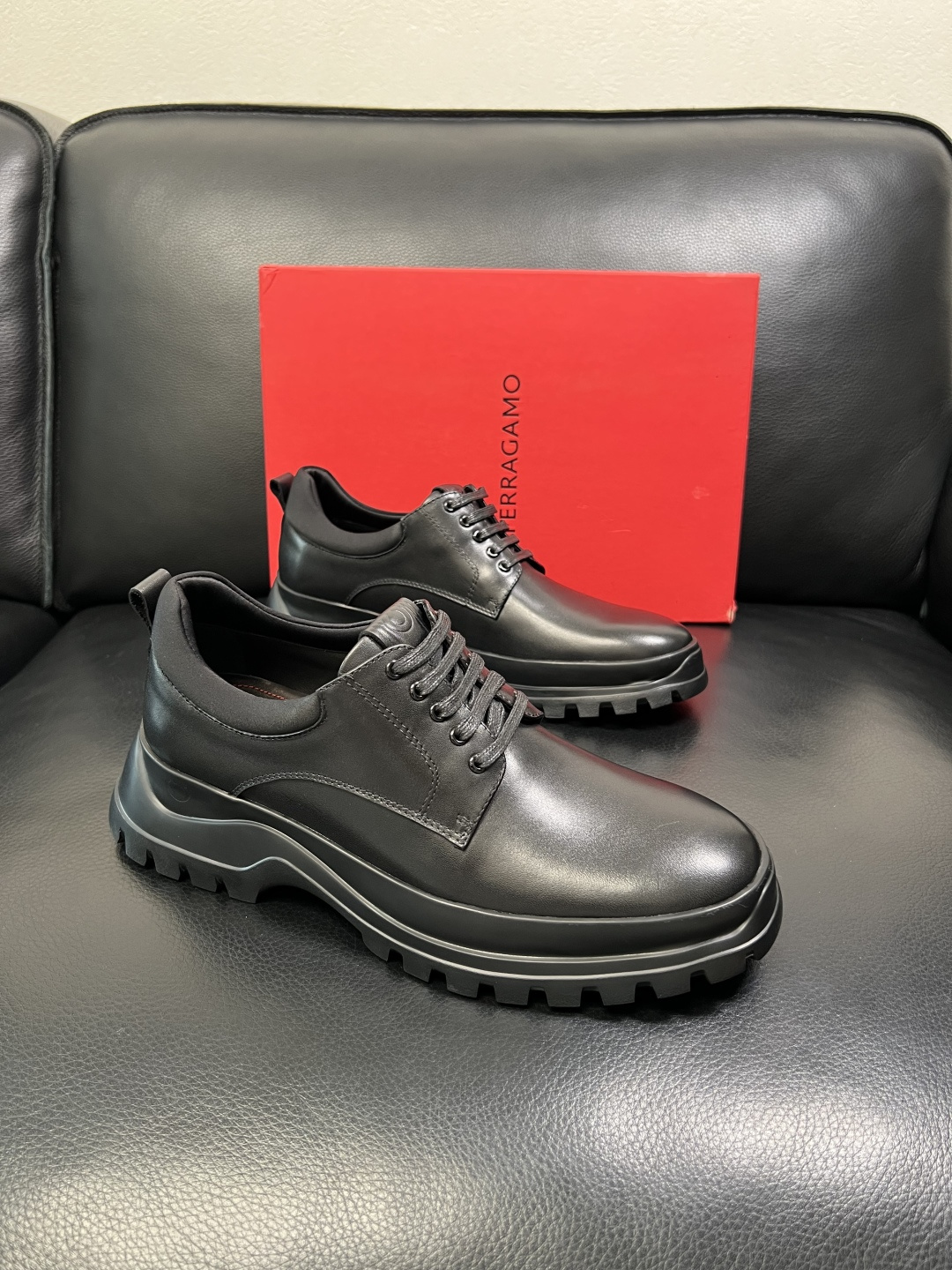 Ferragamo 高品质 顶级工艺品 菲拉格慕 专柜同步发售原厂配置，意大利进口原版牛皮，进口水染牛里