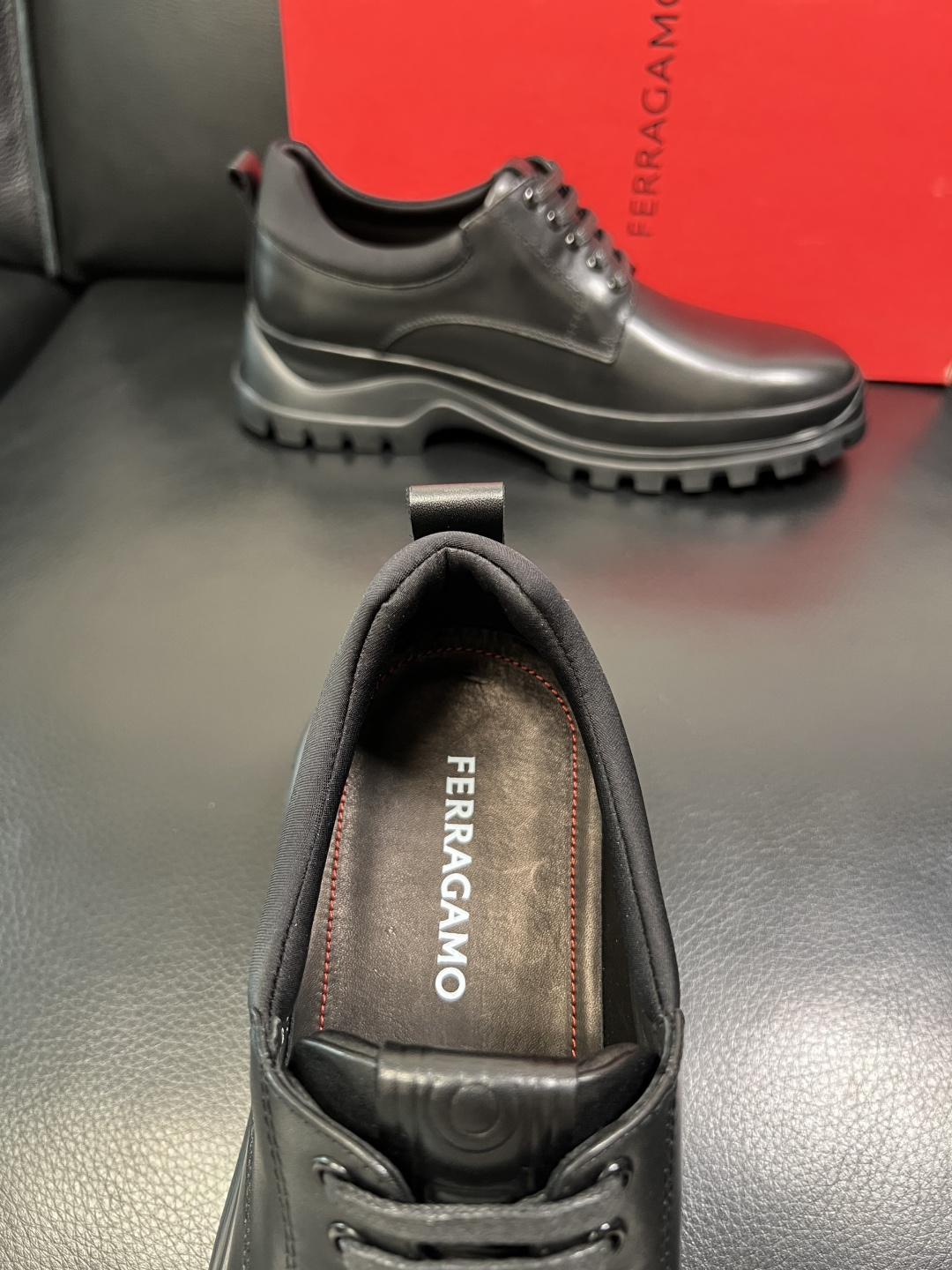 Ferragamo 高品质 顶级工艺品 菲拉格慕 专柜同步发售原厂配置，意大利进口原版牛皮，进口水染牛里