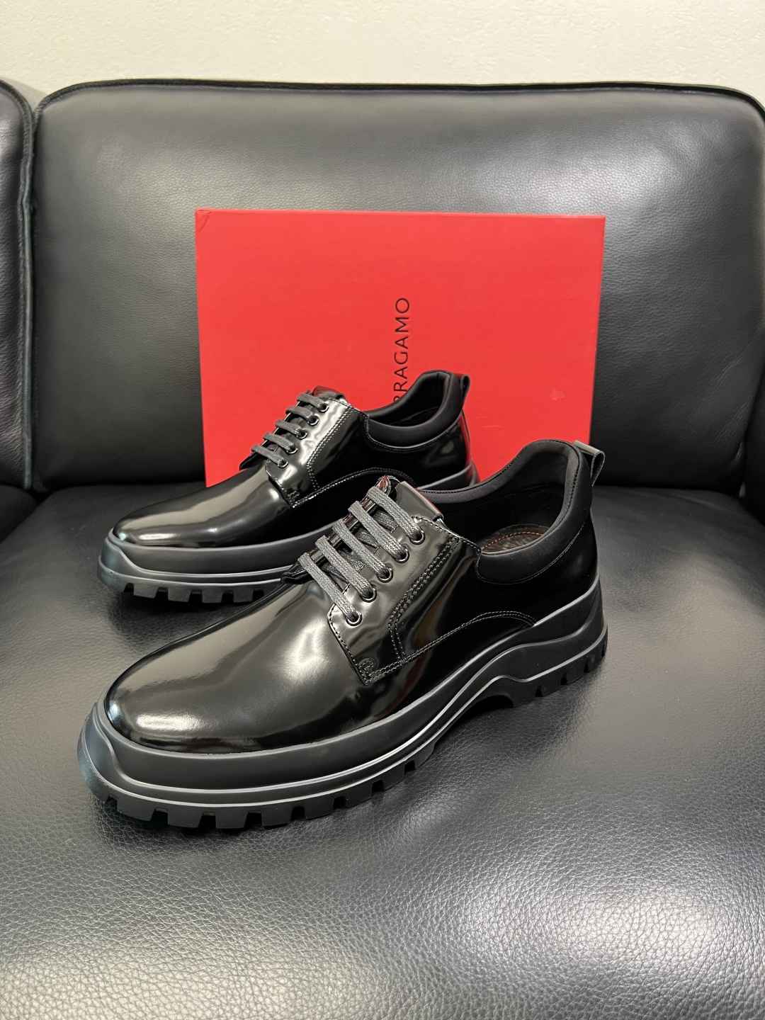 Ferragamo 高品质 顶级工艺品 菲拉格慕 专柜同步发售原厂配置，意大利进口原版牛皮，进口水染牛里