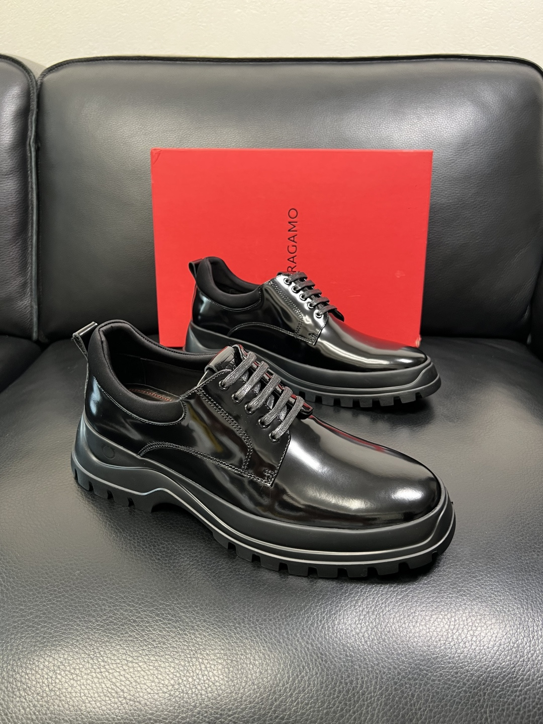 Ferragamo 高品质 顶级工艺品 菲拉格慕 专柜同步发售原厂配置，意大利进口原版牛皮，进口水染牛里