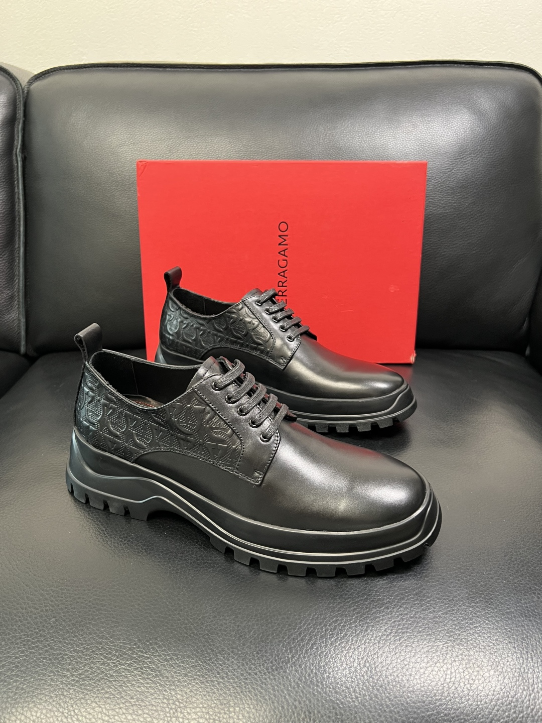 Ferragamo 高品质 顶级工艺品 菲拉格慕 专柜同步发售原厂配置，意大利进口原版牛皮，进口水染牛里