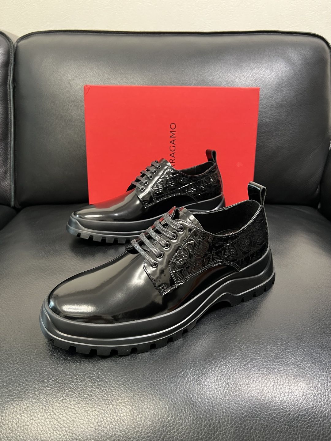 Ferragamo 高品质 顶级工艺品 菲拉格慕 专柜同步发售原厂配置，意大利进口原版牛皮，进口水染牛里