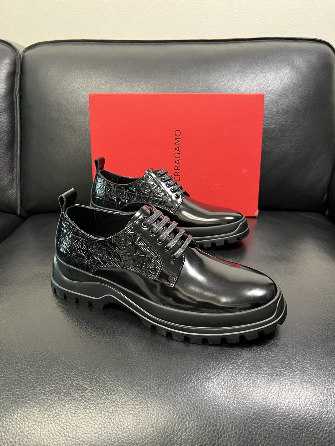 Ferragamo 高品质 顶级工艺品 菲拉格慕 专柜同步发售原厂配置，意大利进口原版牛皮，进口水染牛里