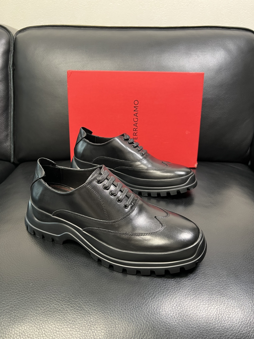 Ferragamo 高品质 顶级工艺品 菲拉格慕 专柜同步发售原厂配置，意大利进口原版牛皮，进口水染牛里