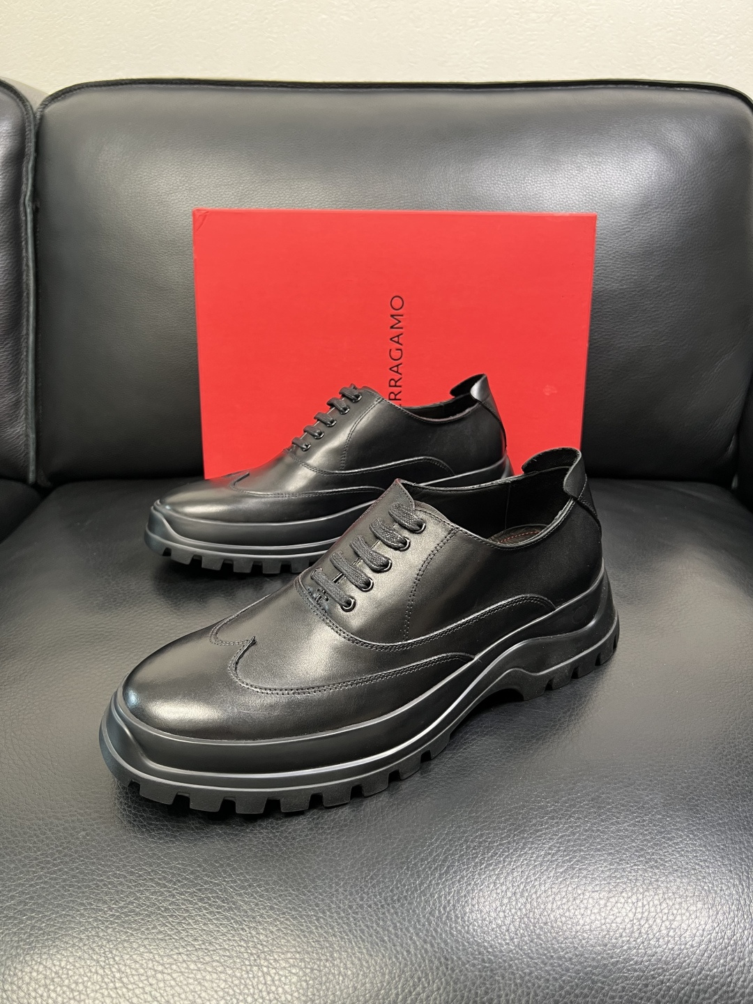 Ferragamo 高品质 顶级工艺品 菲拉格慕 专柜同步发售原厂配置，意大利进口原版牛皮，进口水染牛里