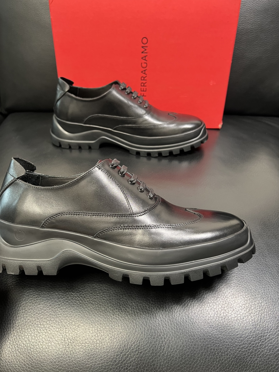 Ferragamo 高品质 顶级工艺品 菲拉格慕 专柜同步发售原厂配置，意大利进口原版牛皮，进口水染牛里