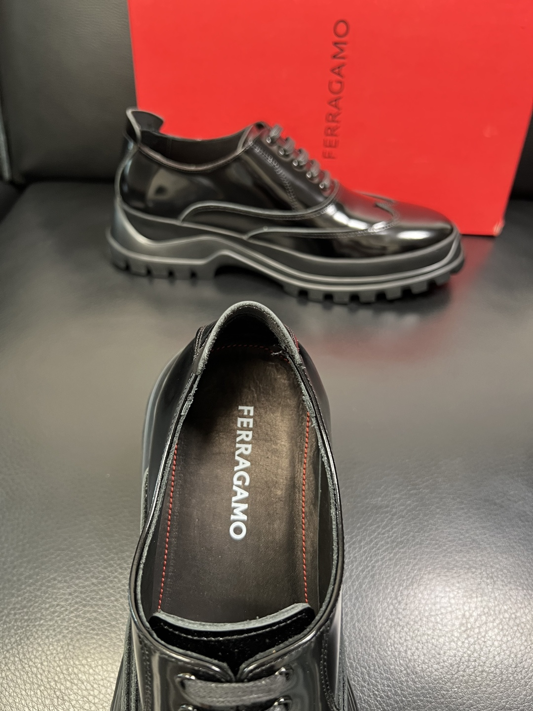 Ferragamo 高品质 顶级工艺品 菲拉格慕 专柜同步发售原厂配置，意大利进口原版牛皮，进口水染牛里