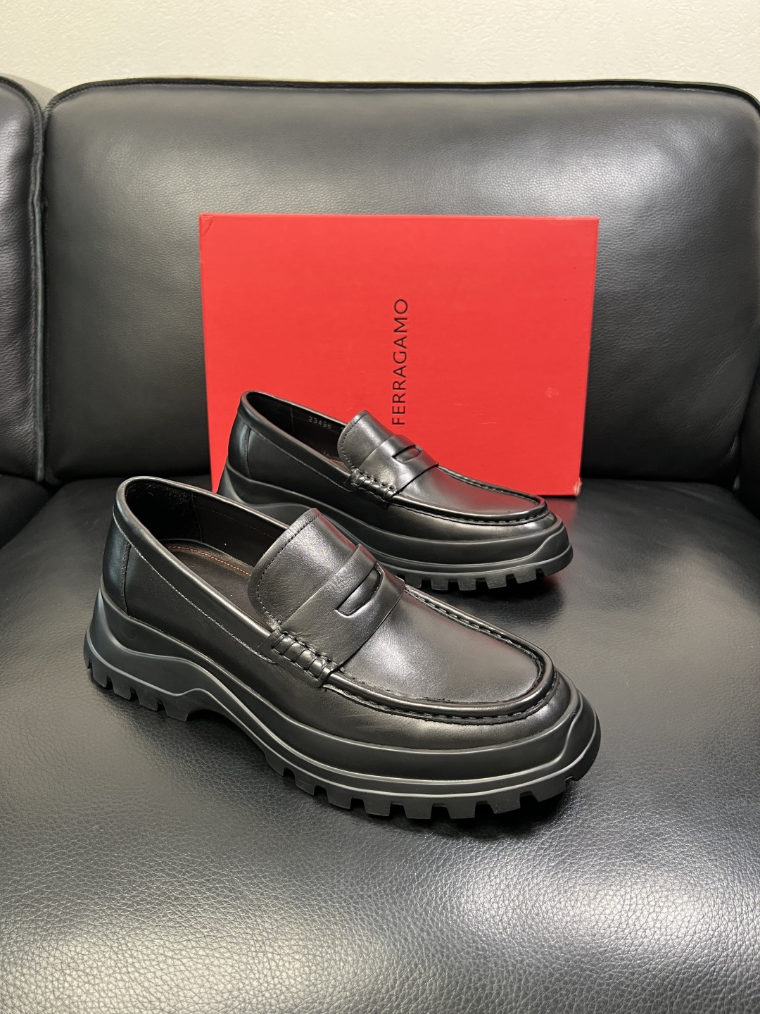 Ferragamo 高品质 顶级工艺品 菲拉格慕 专柜同步发售原厂配置，意大利进口原版牛皮，进口水染牛里