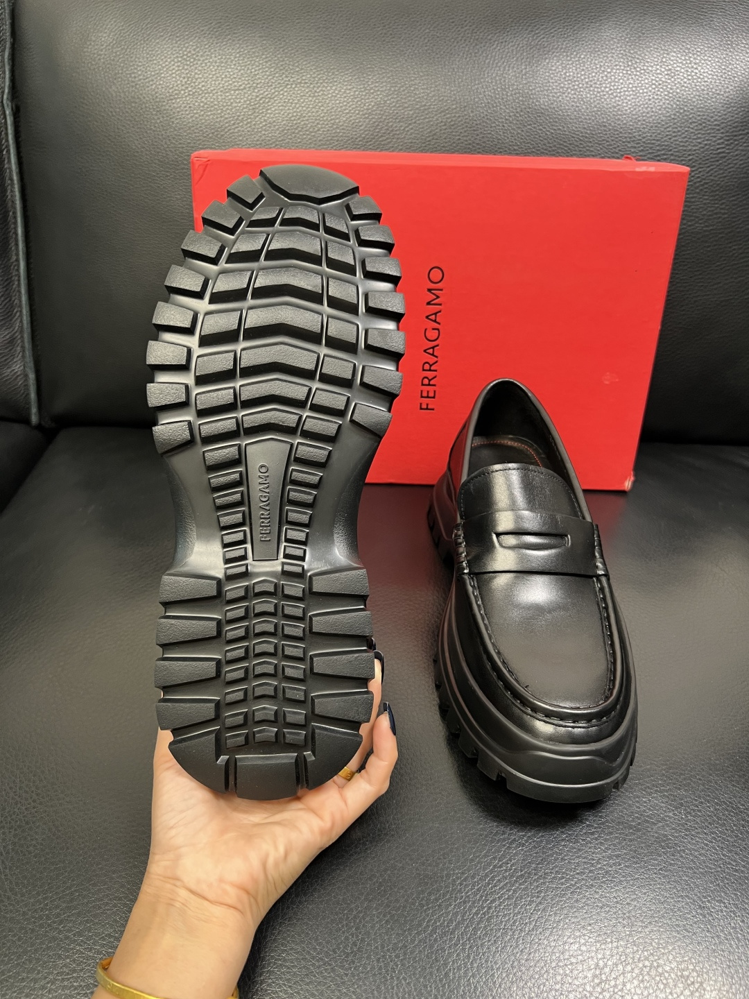 Ferragamo 高品质 顶级工艺品 菲拉格慕 专柜同步发售原厂配置，意大利进口原版牛皮，进口水染牛里