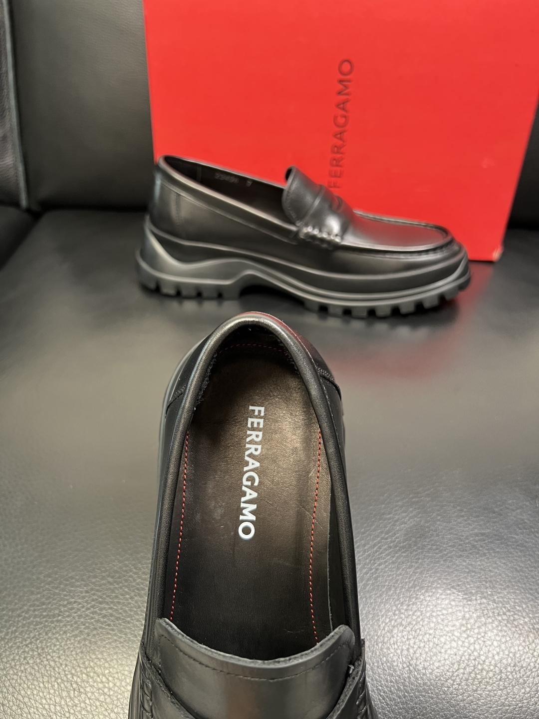 Ferragamo 高品质 顶级工艺品 菲拉格慕 专柜同步发售原厂配置，意大利进口原版牛皮，进口水染牛里