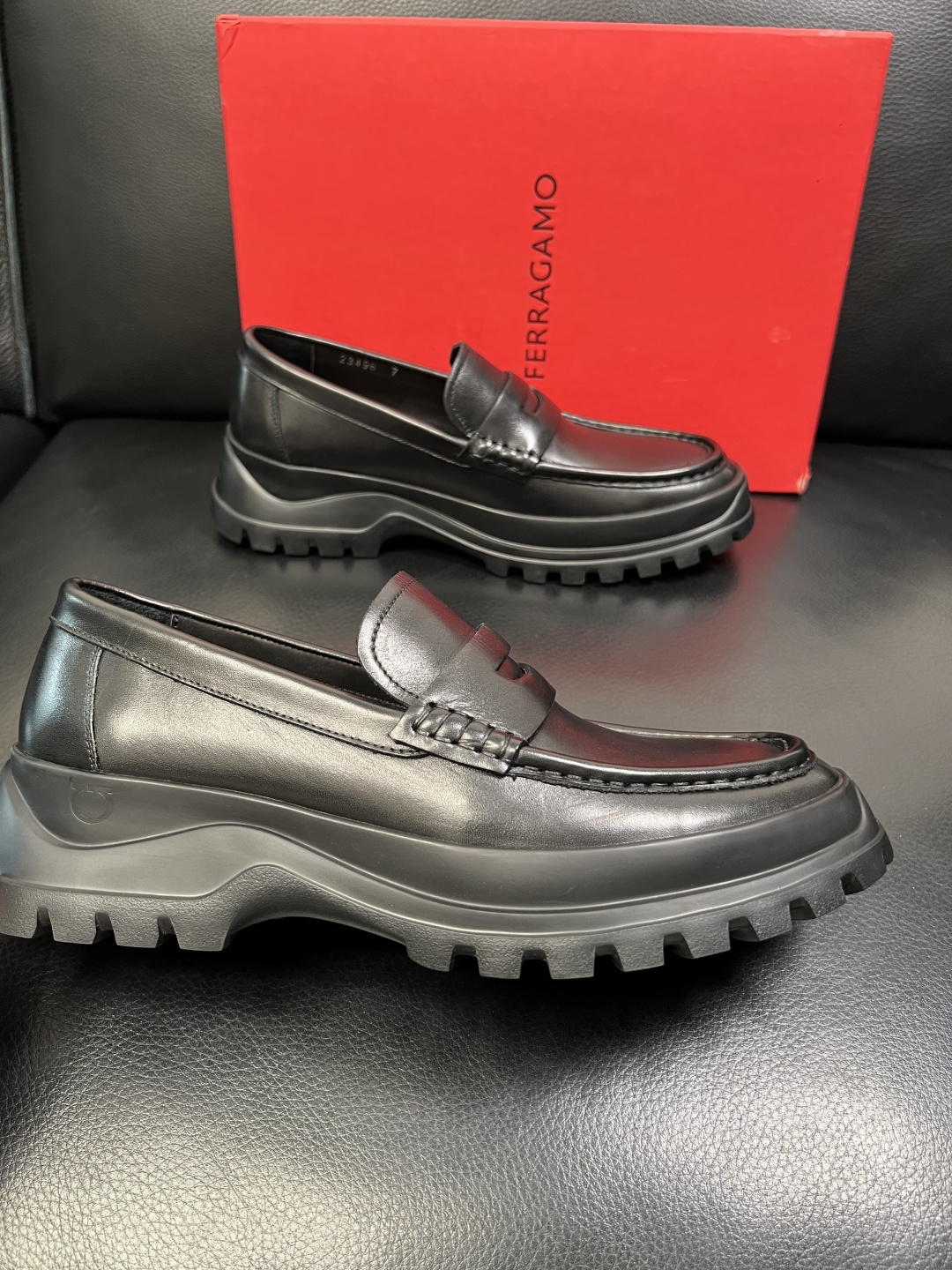 Ferragamo 高品质 顶级工艺品 菲拉格慕 专柜同步发售原厂配置，意大利进口原版牛皮，进口水染牛里