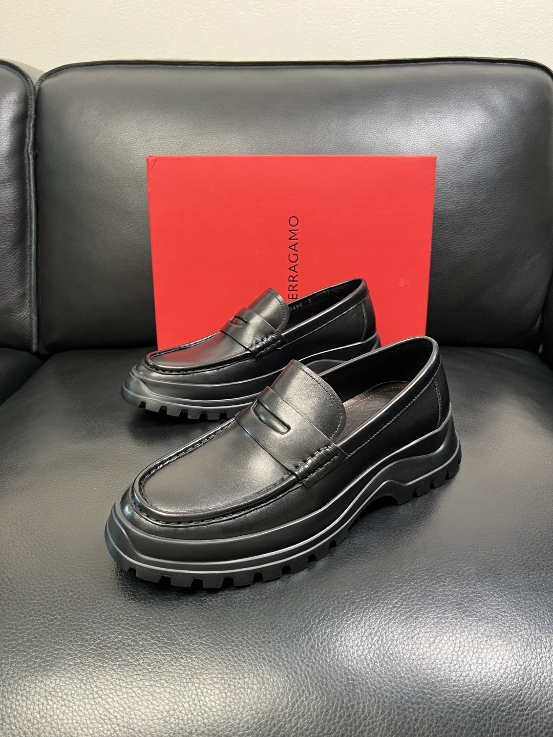 Ferragamo 高品质 顶级工艺品 菲拉格慕 专柜同步发售原厂配置，意大利进口原版牛皮，进口水染牛里