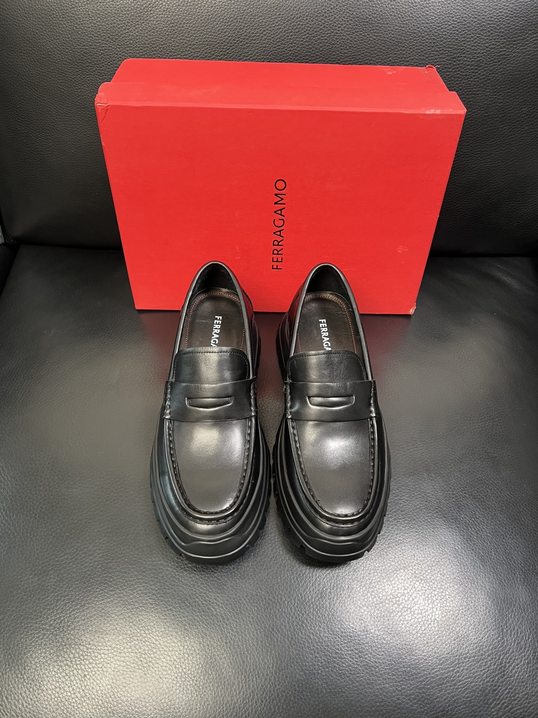 Ferragamo 高品质 顶级工艺品 菲拉格慕 专柜同步发售原厂配置，意大利进口原版牛皮，进口水染牛里