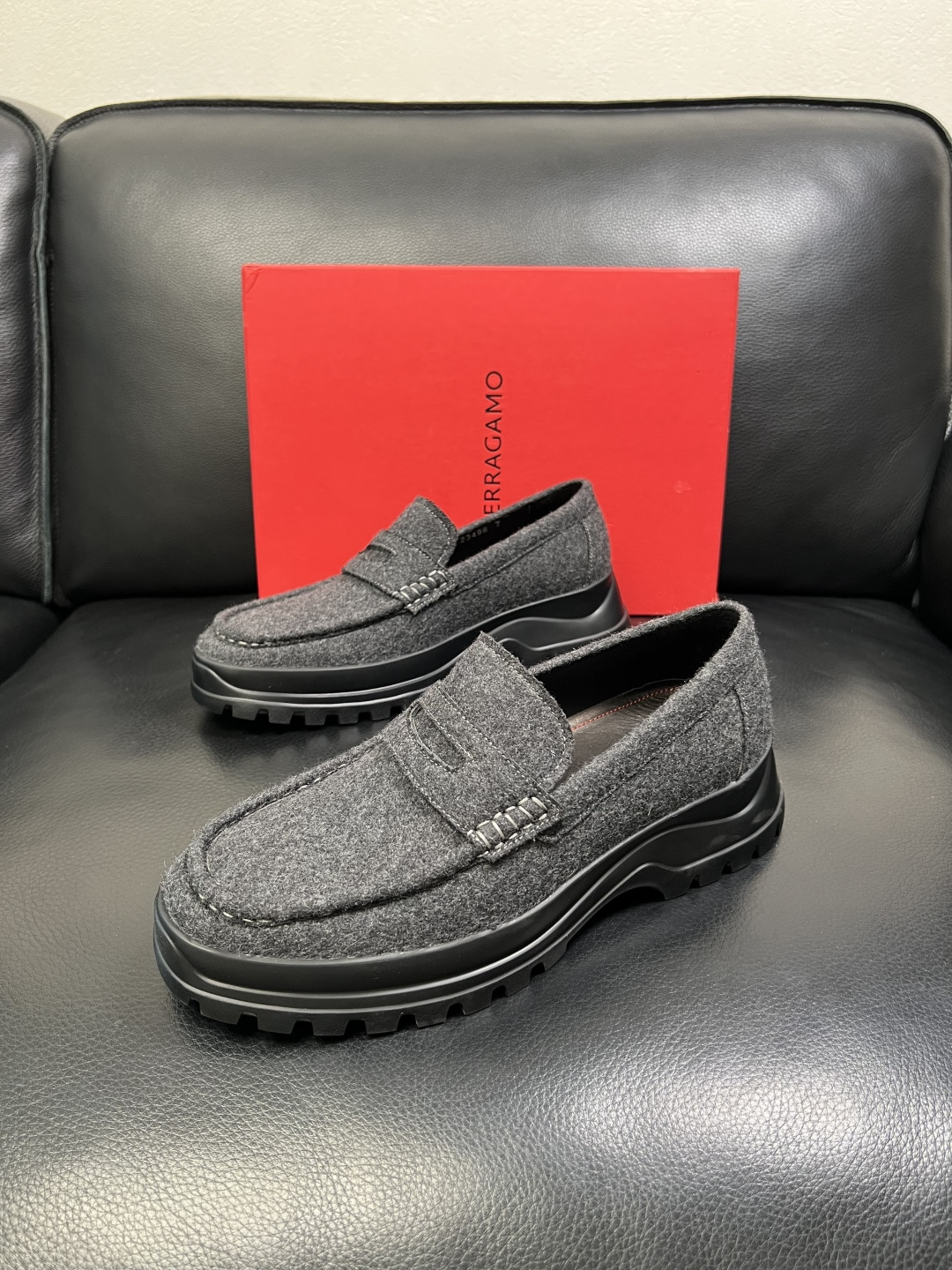 Ferragamo 高品质 顶级工艺品 菲拉格慕 专柜同步发售原厂配置，意大利进口原版牛皮，进口水染牛里