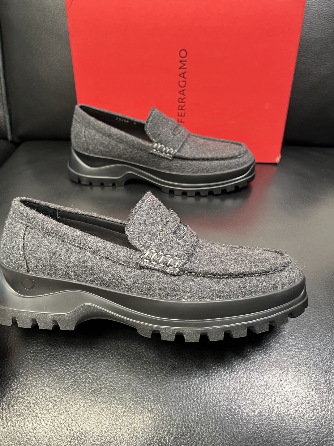 Ferragamo 高品质 顶级工艺品 菲拉格慕 专柜同步发售原厂配置，意大利进口原版牛皮，进口水染牛里