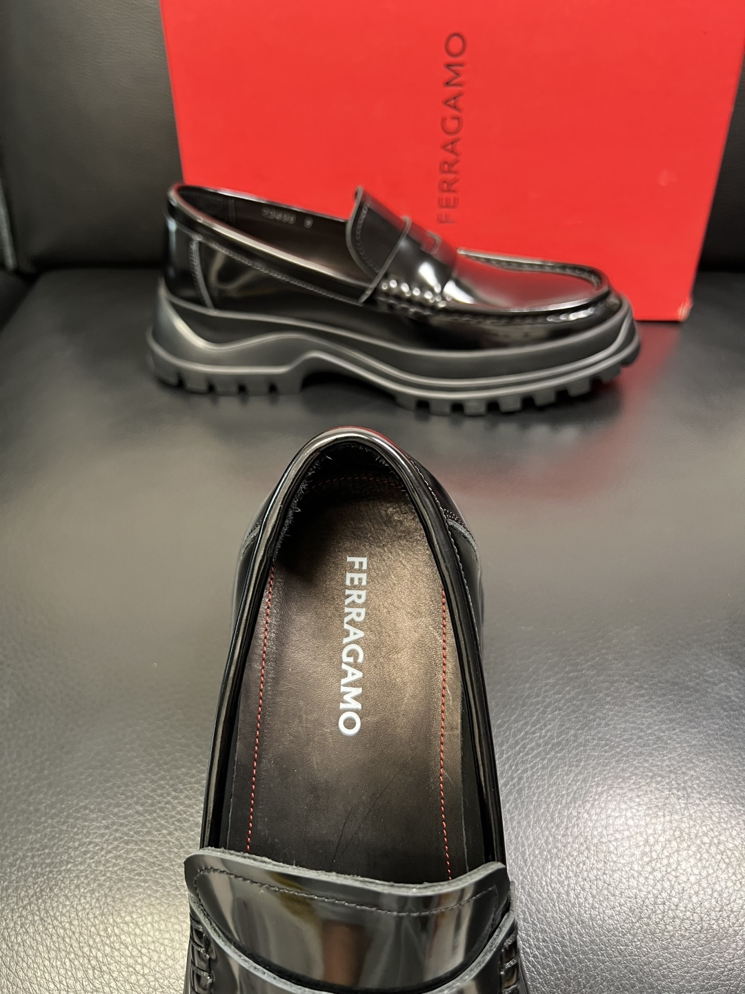 Ferragamo 高品质 顶级工艺品 菲拉格慕 专柜同步发售原厂配置，意大利进口原版牛皮，进口水染牛里