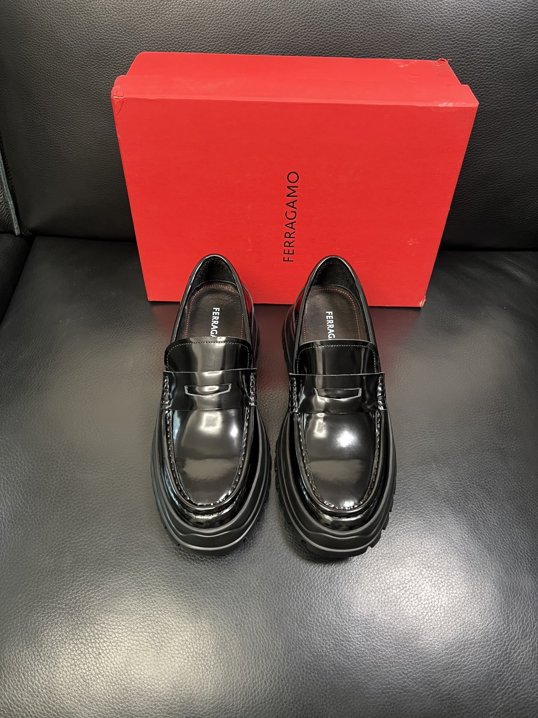 Ferragamo 高品质 顶级工艺品 菲拉格慕 专柜同步发售原厂配置，意大利进口原版牛皮，进口水染牛里