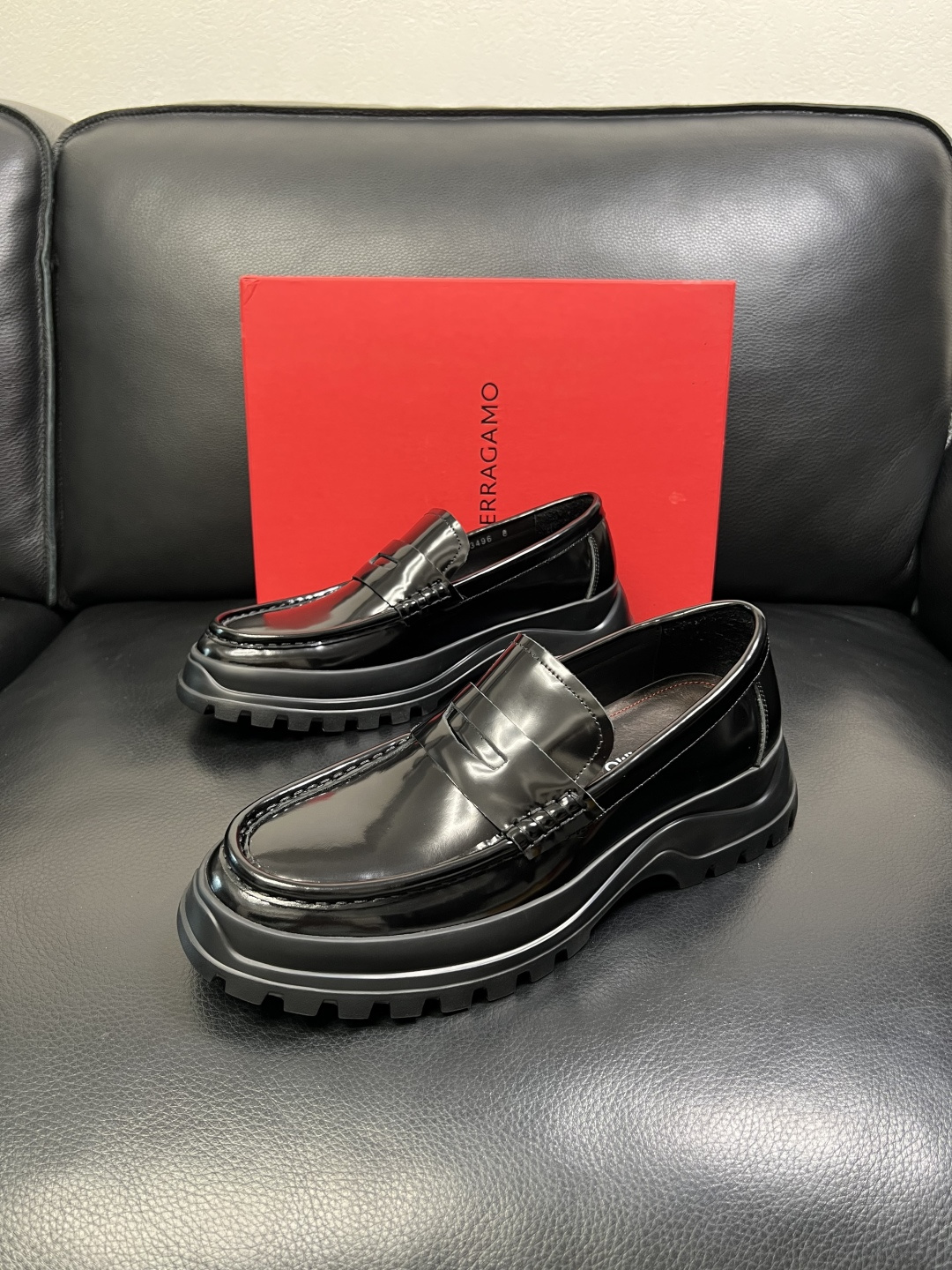 Ferragamo 高品质 顶级工艺品 菲拉格慕 专柜同步发售原厂配置，意大利进口原版牛皮，进口水染牛里