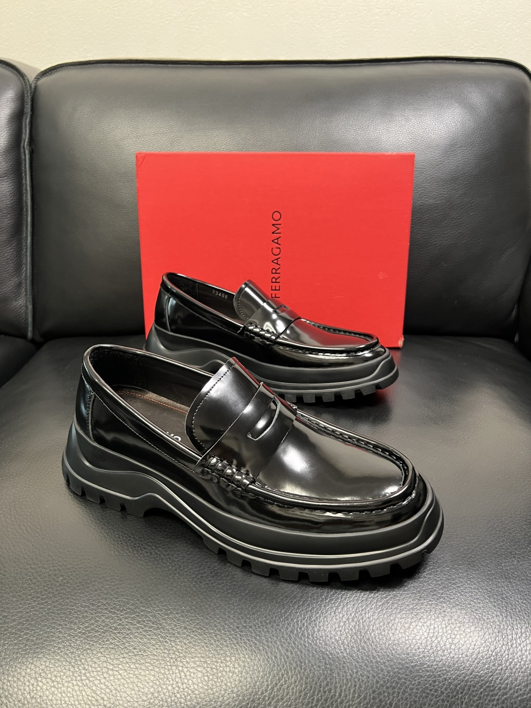 Ferragamo 高品质 顶级工艺品 菲拉格慕 专柜同步发售原厂配置，意大利进口原版牛皮，进口水染牛里