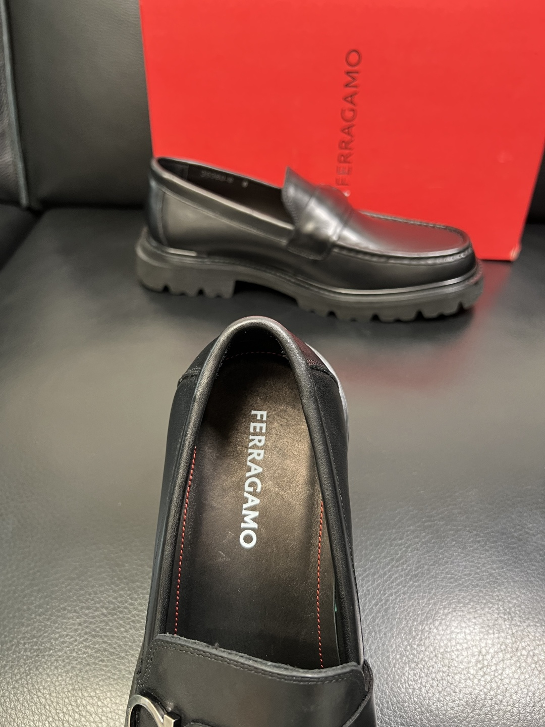 Ferragamo 高品质 顶级工艺品 菲拉格慕 专柜同步发售原厂配置，意大利进口原版牛皮，进口水染牛里