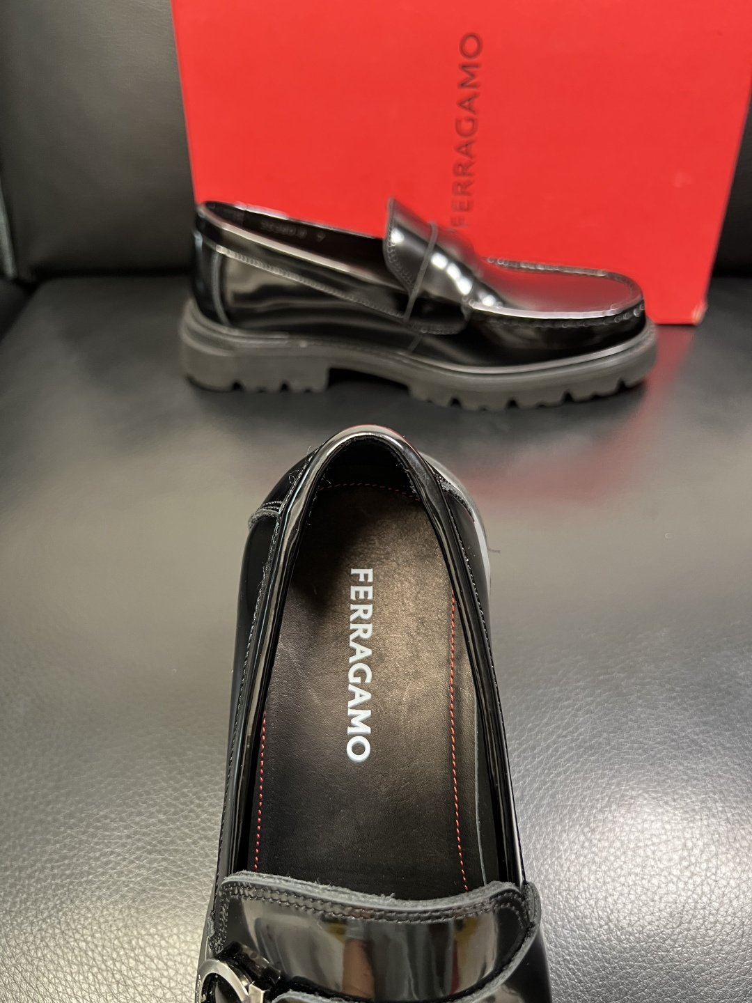 Ferragamo 高品质 顶级工艺品 菲拉格慕 专柜同步发售原厂配置，意大利进口原版牛皮，进口水染牛里