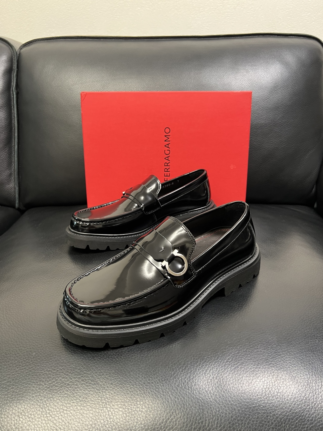 Ferragamo 高品质 顶级工艺品 菲拉格慕 专柜同步发售原厂配置，意大利进口原版牛皮，进口水染牛里