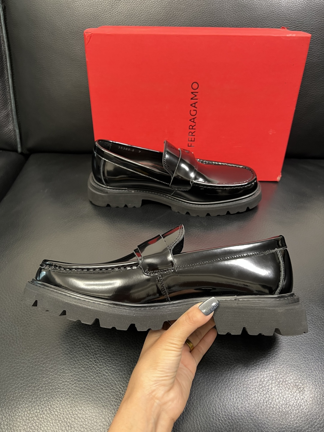 Ferragamo 高品质 顶级工艺品 菲拉格慕 专柜同步发售原厂配置，意大利进口原版牛皮，进口水染牛里