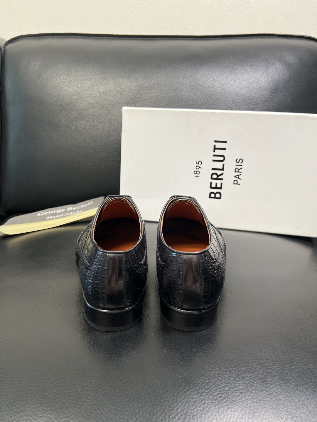 Berluti 顶级代购 布鲁提 专柜同步发售原厂配置，意大利进口牛皮面料，全进口水染牛皮里垫，鞋底：原