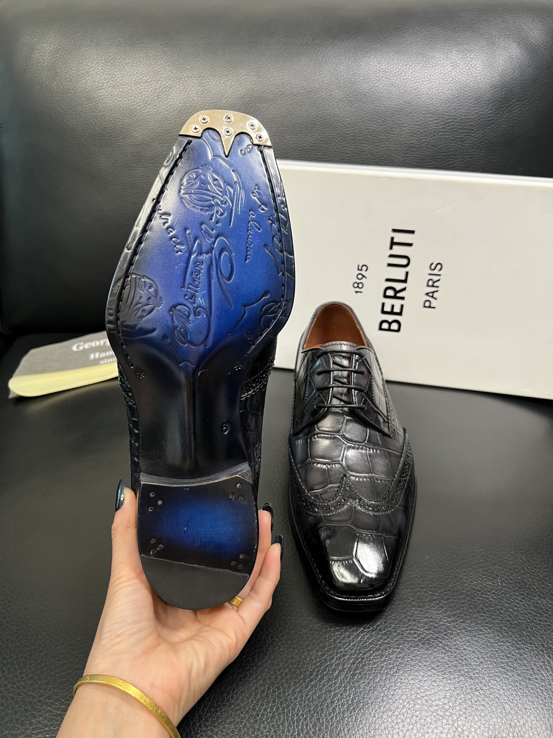 Berluti 顶级代购 布鲁提 专柜同步发售原厂配置，意大利进口牛皮面料，全进口水染牛皮里垫，鞋底：原