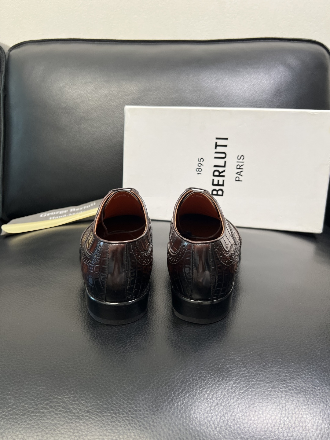 Berluti 顶级代购 布鲁提 专柜同步发售原厂配置，意大利进口牛皮面料，全进口水染牛皮里垫，鞋底：原