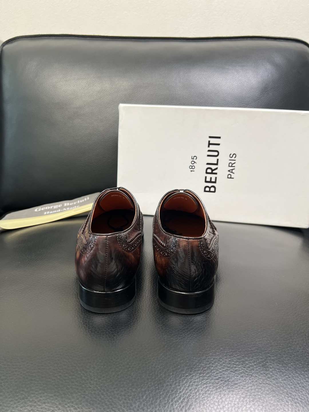 Berluti 顶级代购 布鲁提 专柜同步发售原厂配置，意大利进口牛皮面料，全进口水染牛皮里垫，鞋底：原