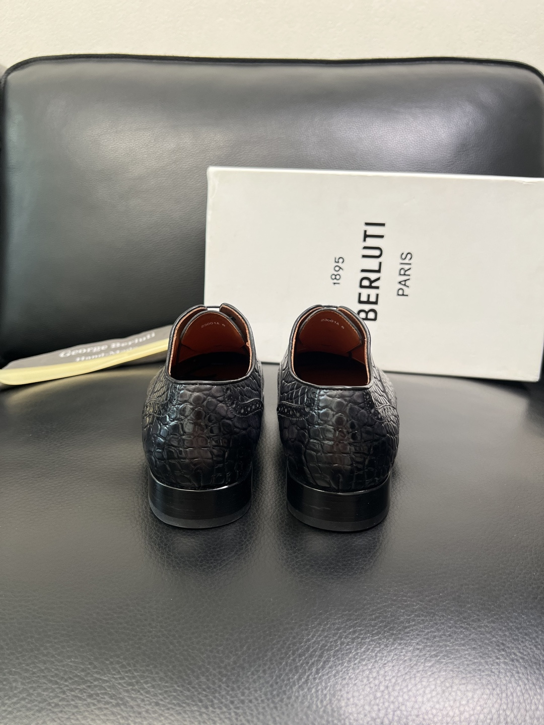 Berluti 顶级代购 布鲁提 专柜同步发售原厂配置，意大利进口牛皮面料，全进口水染牛皮里垫，鞋底：原