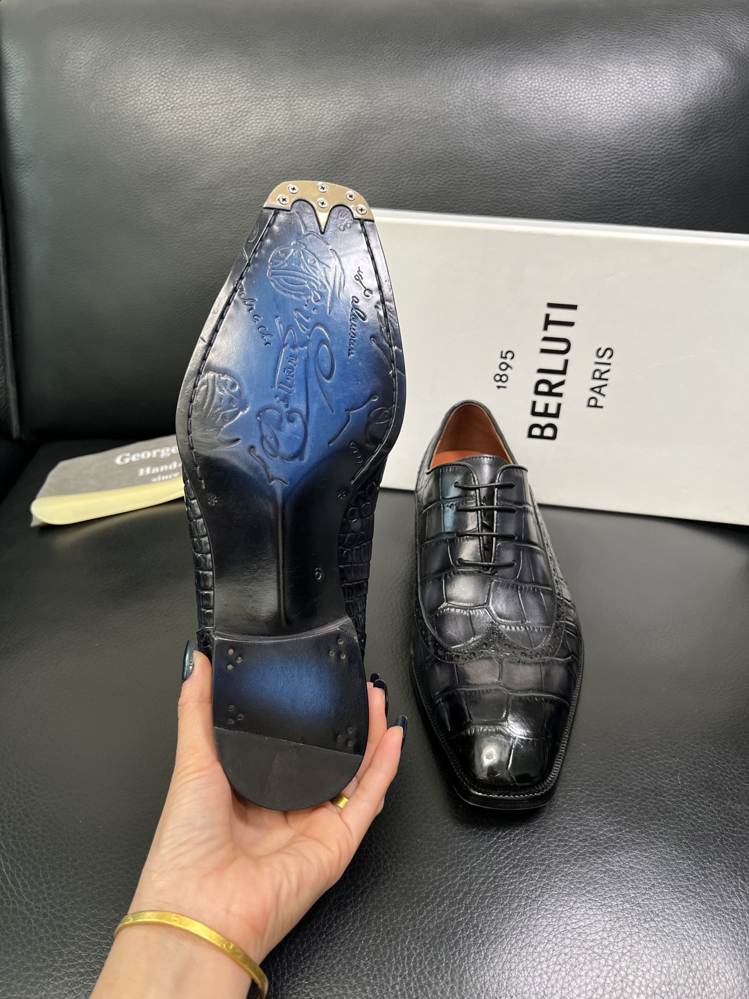 Berluti 顶级代购 布鲁提 专柜同步发售原厂配置，意大利进口牛皮面料，全进口水染牛皮里垫，鞋底：原