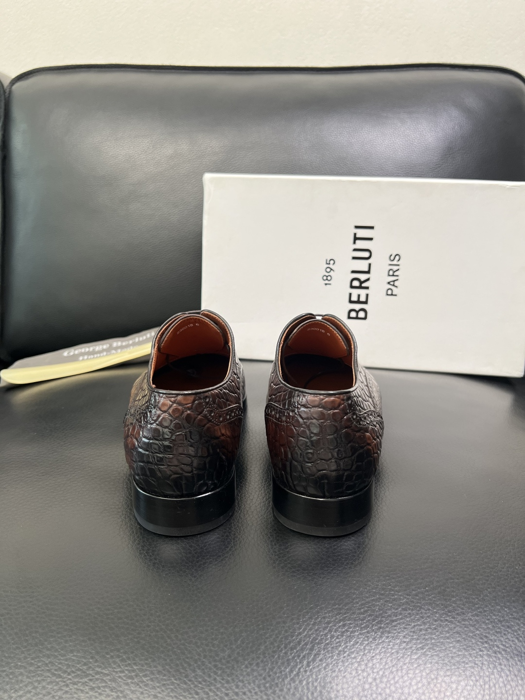 Berluti 顶级代购 布鲁提 专柜同步发售原厂配置，意大利进口牛皮面料，全进口水染牛皮里垫，鞋底：原