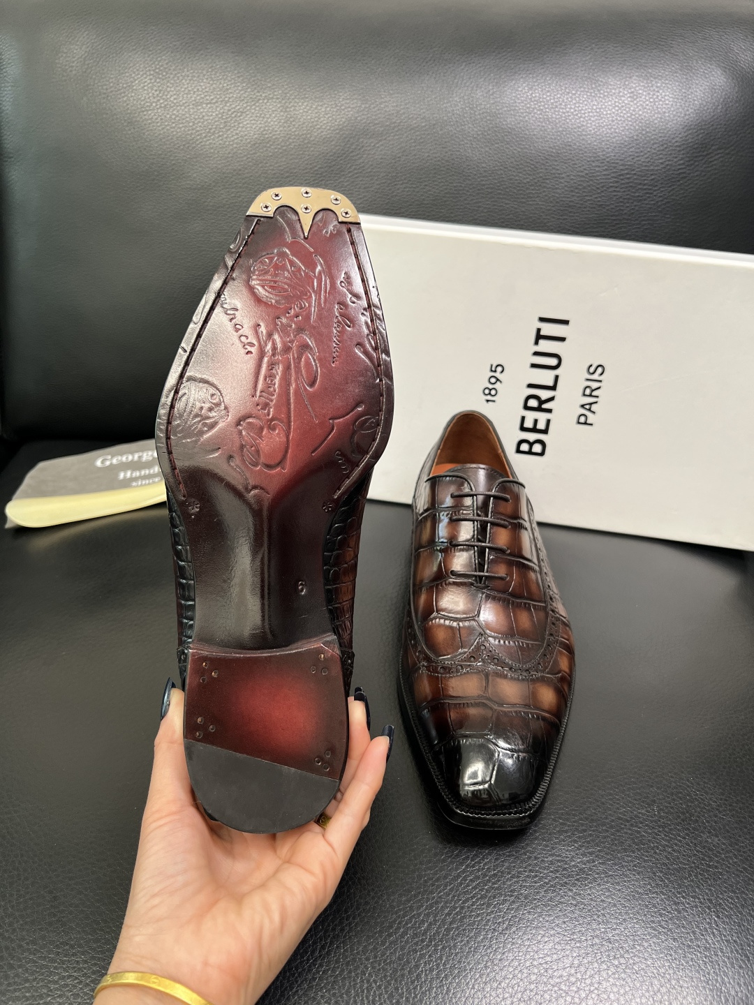 Berluti 顶级代购 布鲁提 专柜同步发售原厂配置，意大利进口牛皮面料，全进口水染牛皮里垫，鞋底：原