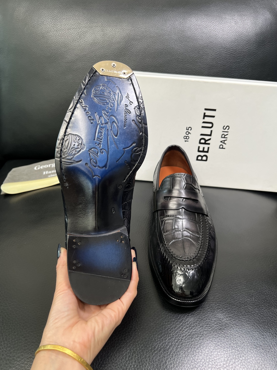 Berluti 顶级代购 布鲁提 专柜同步发售原厂配置，意大利进口牛皮面料，全进口水染牛皮里垫，鞋底：原