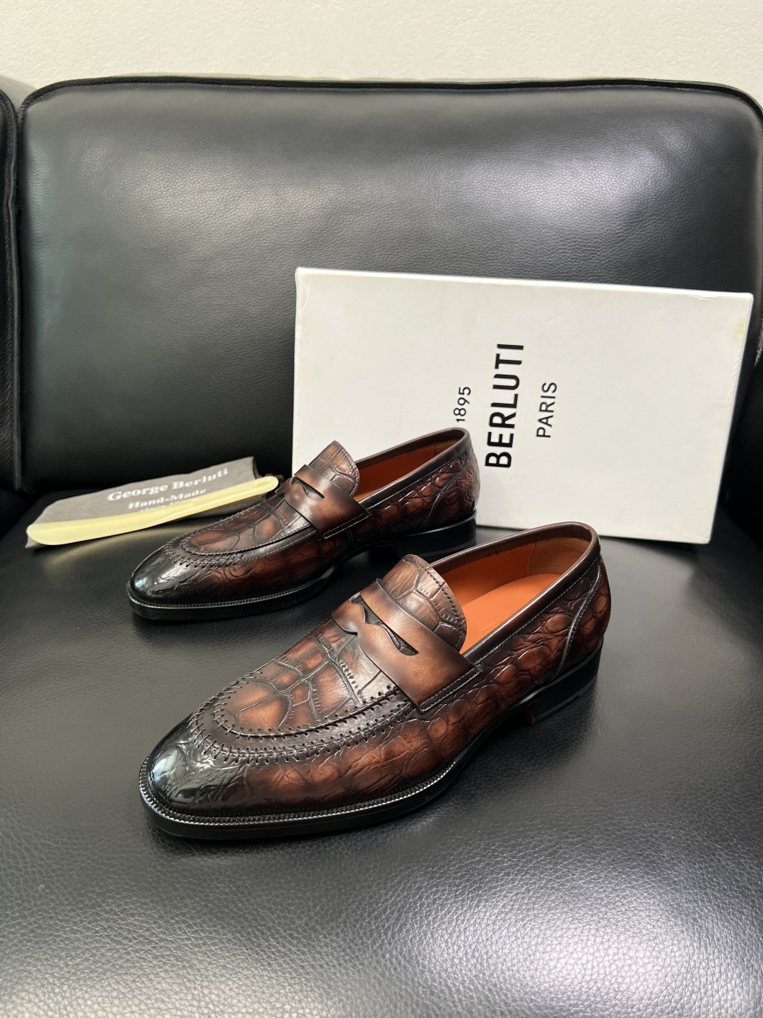 Berluti 顶级代购 布鲁提 专柜同步发售原厂配置，意大利进口牛皮面料，全进口水染牛皮里垫，鞋底：原