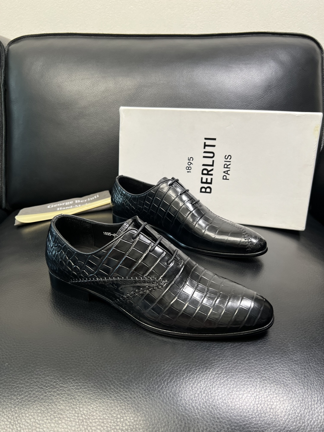 Berluti 高品质 顶级工艺品 布鲁提 专柜同步发售原厂配置，意大利进口牛皮面料，全进口水染牛皮里垫