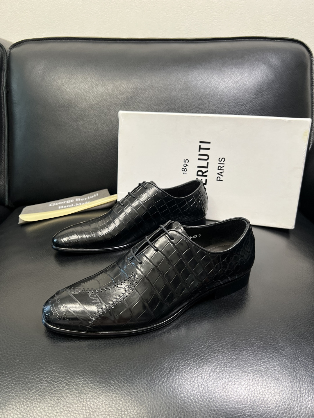 Berluti 高品质 顶级工艺品 布鲁提 专柜同步发售原厂配置，意大利进口牛皮面料，全进口水染牛皮里垫