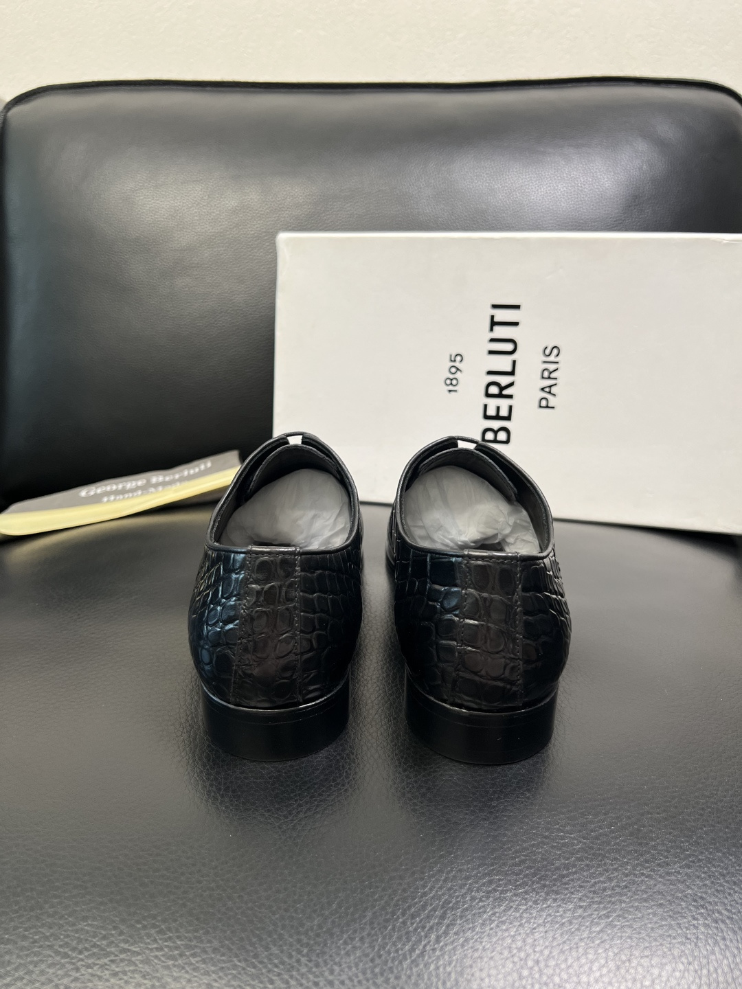 Berluti 高品质 顶级工艺品 布鲁提 专柜同步发售原厂配置，意大利进口牛皮面料，全进口水染牛皮里垫