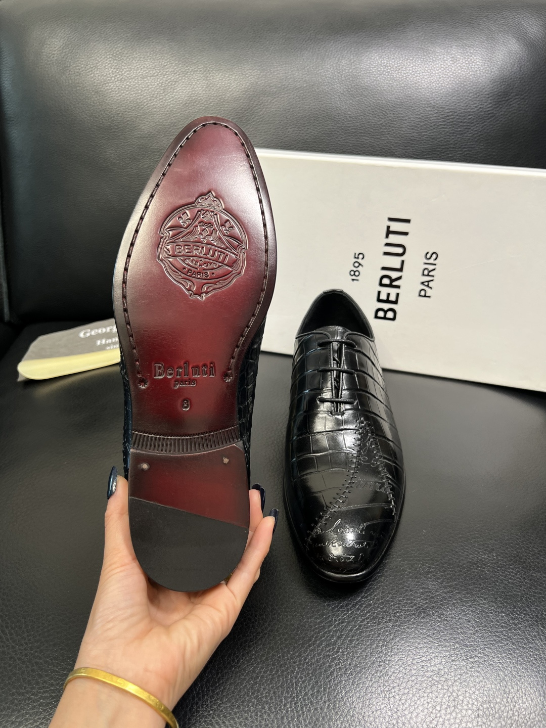 Berluti 高品质 顶级工艺品 布鲁提 专柜同步发售原厂配置，意大利进口牛皮面料，全进口水染牛皮里垫